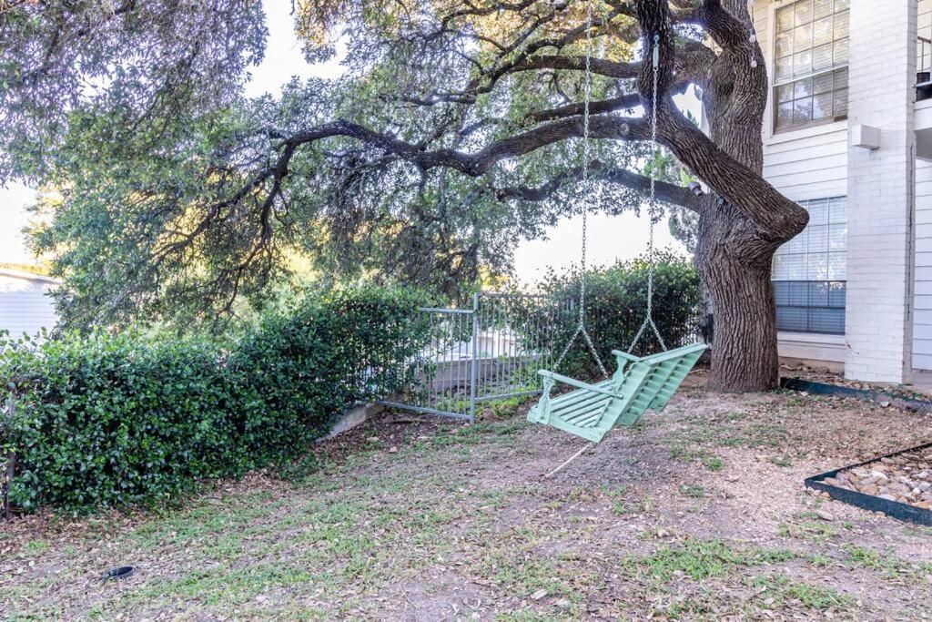 Soco Chic Close To Downtown Apartment